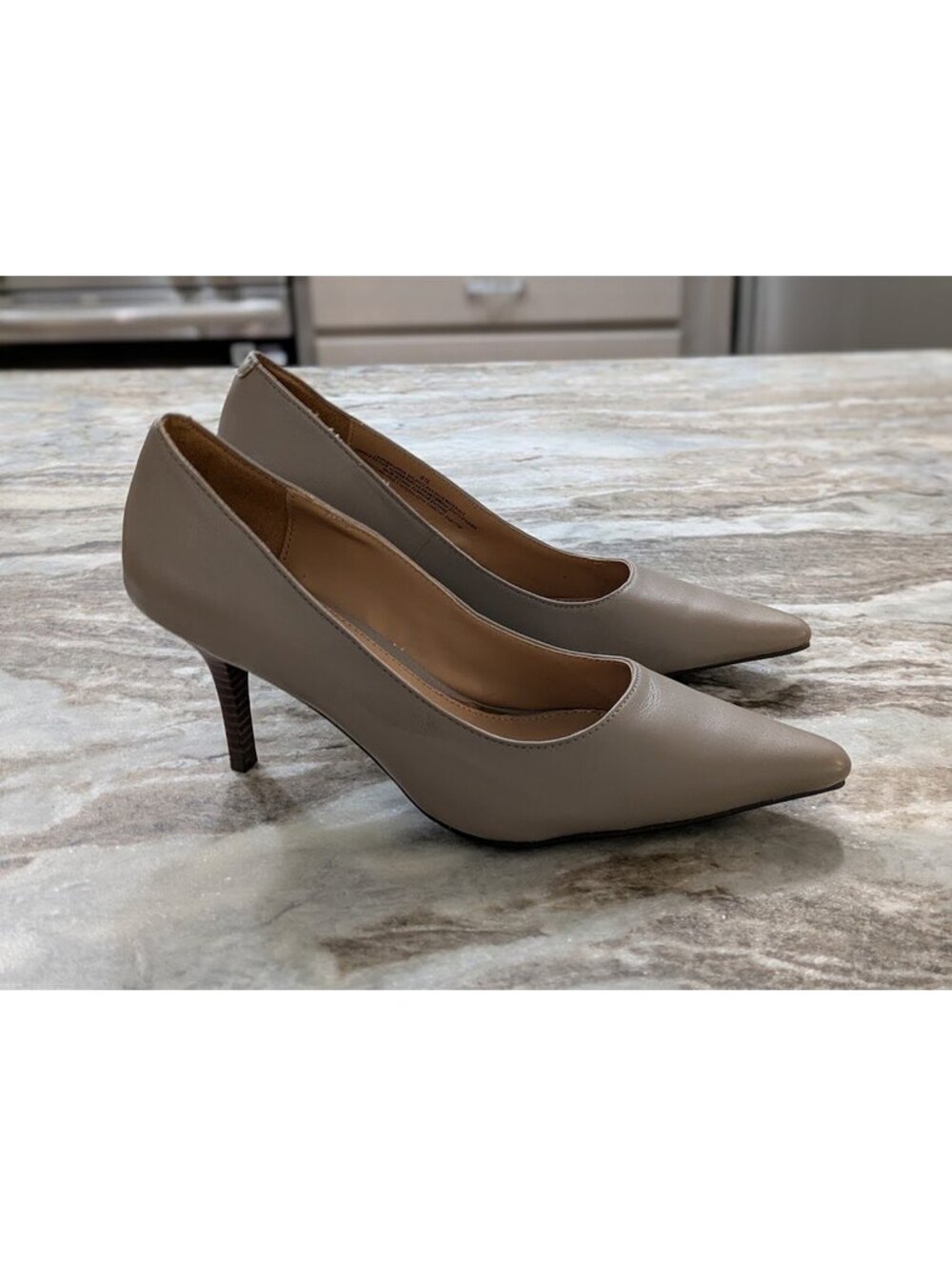 Merona Leather Upper Heels 8.5 Frosted Cream
